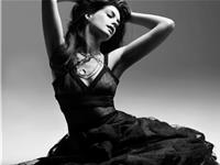 为何有些星女总是折腾自己头发