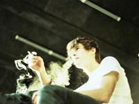 总是忍不住联系前女友的星座男