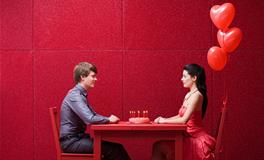 约会时，12星座男什么反应表示他动心了