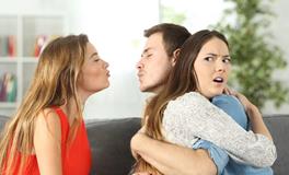 梦见自己的情敌是什么意思