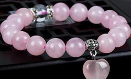 AB血型君适合戴什么颜色的水晶