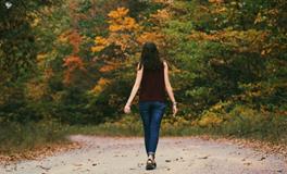 女人梦见采花是什么意思