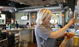 梦见被别人亲了一下