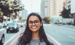 女人梦见自己孩子长牙