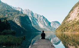 梦见棺材下葬是什么意思