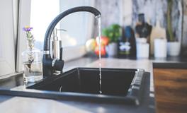 梦见死人在自己家里