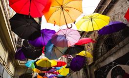 梦见小孩大便粘我身子