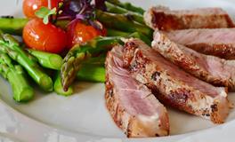 梦见很多人在一起吃饭