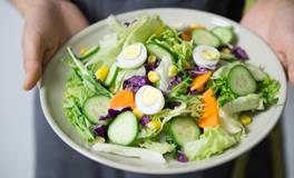 梦见好多人一起吃饭