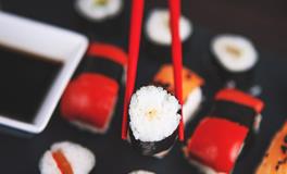 梦见别人吃饭我看着