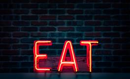 梦见在朋友家吃饭