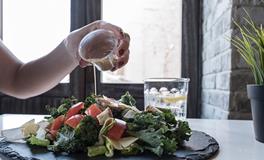 梦到晚上吃饭怎么回事