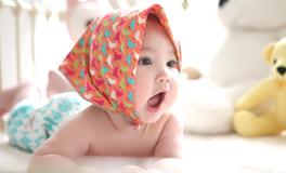 梦见别人怀里抱小孩子