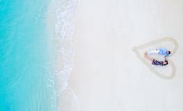 梦见别人在河里游泳