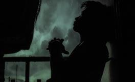 女人做梦掏出很多耳屎