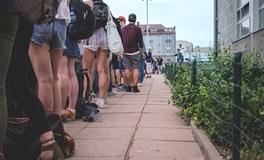 梦见好多人排队