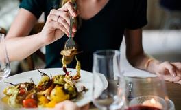 梦见自己吃东西是什么意思