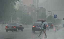 女人梦见下大雨
