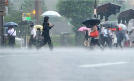 女人梦见下暴雨