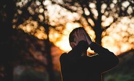 女人梦见自己伤心流泪