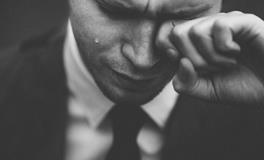 梦见自己痛哭伤心不已