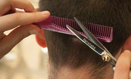 梦见给别人剪头发是什么意思