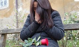 梦见妈妈抱头痛哭是什么意思