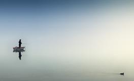 梦见自己和女朋友在河边钓鱼