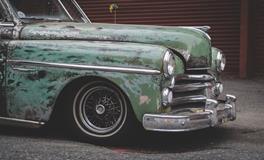 梦见自己没钱要卖车