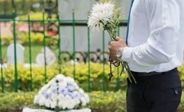 梦见自己参加葬礼