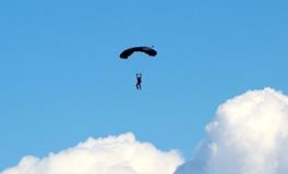 梦见亲人坠楼暗示什么