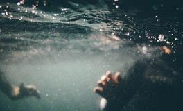 梦见游泳淹死人好不好