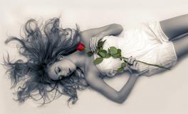 梦见女人光着身子是什么意思