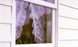 一辈子烂桃花不断，异性缘超好，一辈子不缺男人的两大生肖女