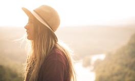 属蛇的人适合开什么颜色的车，属蛇人开什么颜色的车子最好