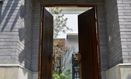 宅门组合不吉，家人易艰辛劳累