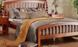 家居中的床摆放有考究，摆的得当，有利身心愉悦