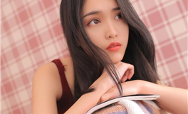 她梦见爱人在房间外徘徊，解梦之后让她斩获了幸福