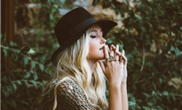 属鼠的人珍视姐妹间的深情厚谊