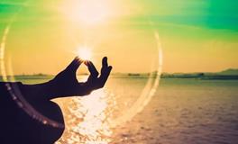 2025心灵解码：卡牌占卜揭示你亟待解决的首要问题！