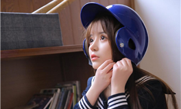 雪怕太阳，草怕霜。人怕没钱，情怕伤。