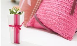 顺境善待他人，是格局；逆境善待自己，是智慧